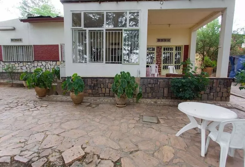 هتل Golf Eden Guest House