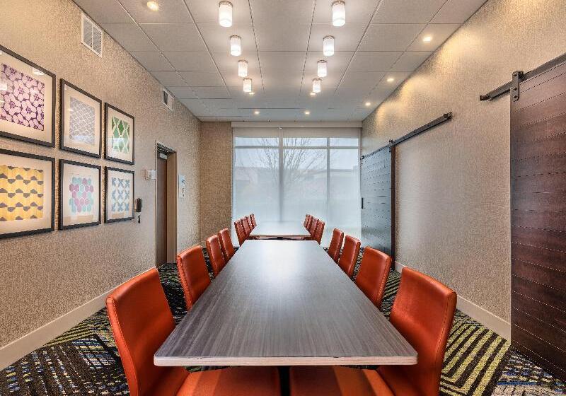 Szálloda Holiday Inn Express & Suites Salem North Keizer, An Ihg