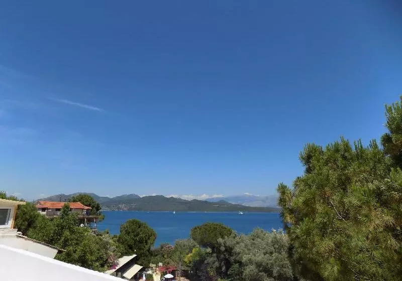 Hotelli Lefkada Beachfront Apartment