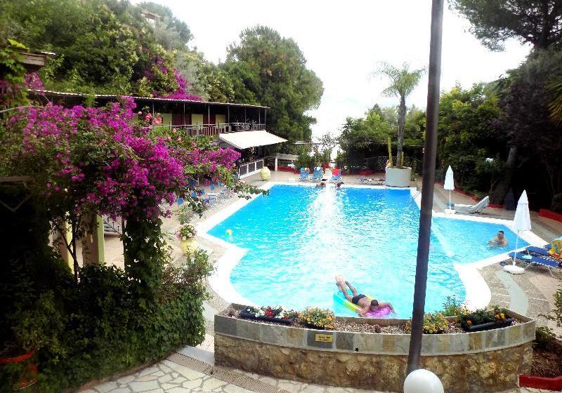 בית מלון כפרי Lefkada Beachfront Apartment