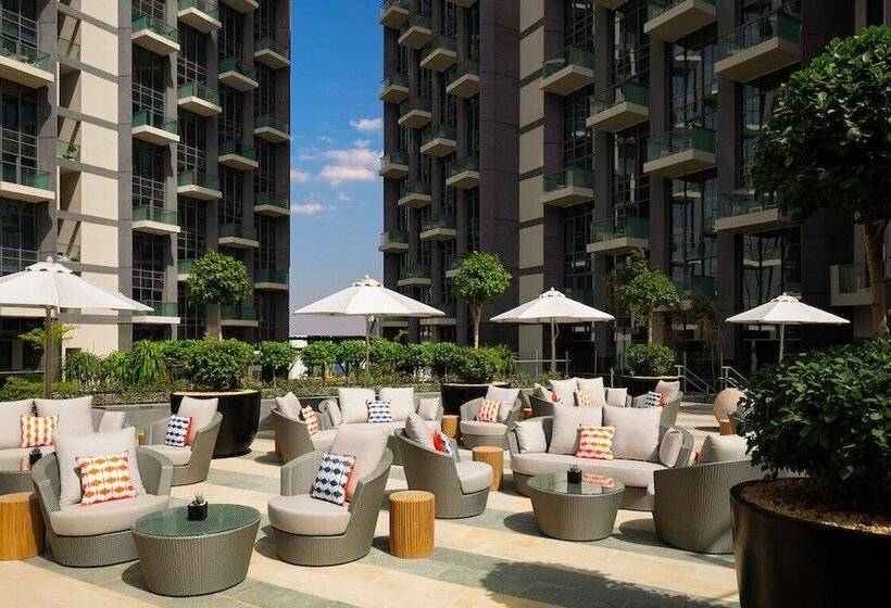 Отель Millennium Atria Business Bay