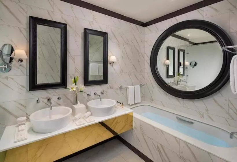 Hotel Millennium Atria Business Bay