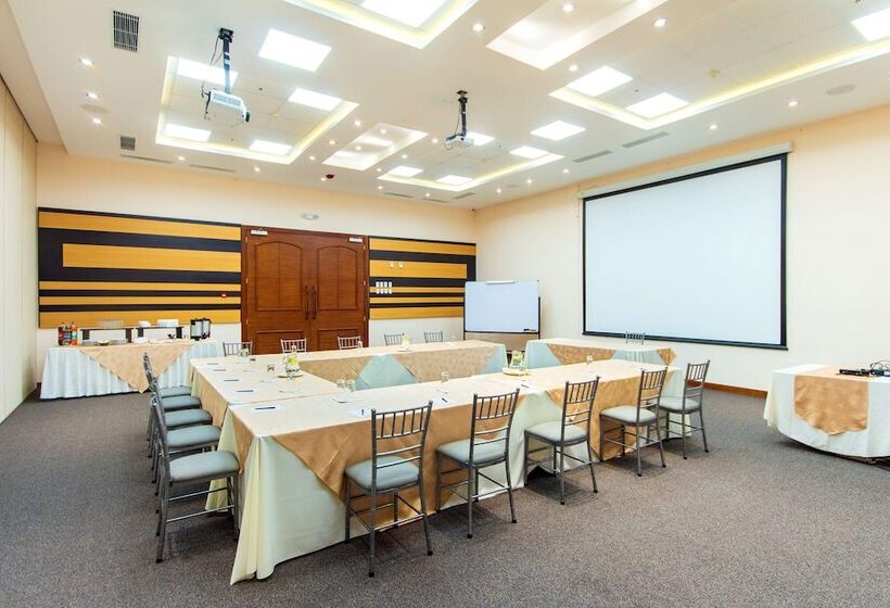 Otel Rincon De Puembo; Bw Signature Collection