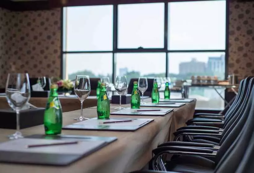 ホテル Warwick Al Khobar