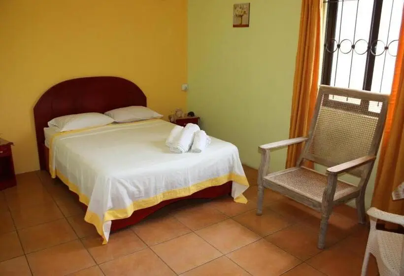 پانسیون Sm Lodge