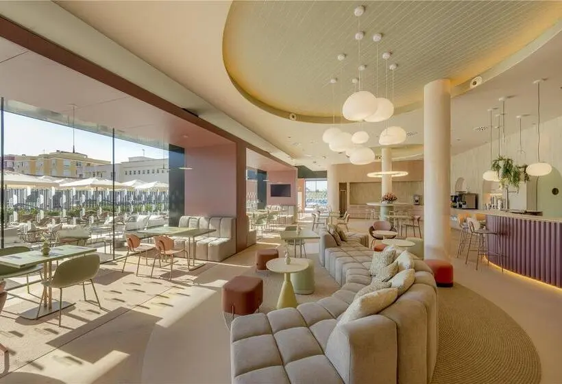 Hotelli Hampton by Hilton Alicante Airport