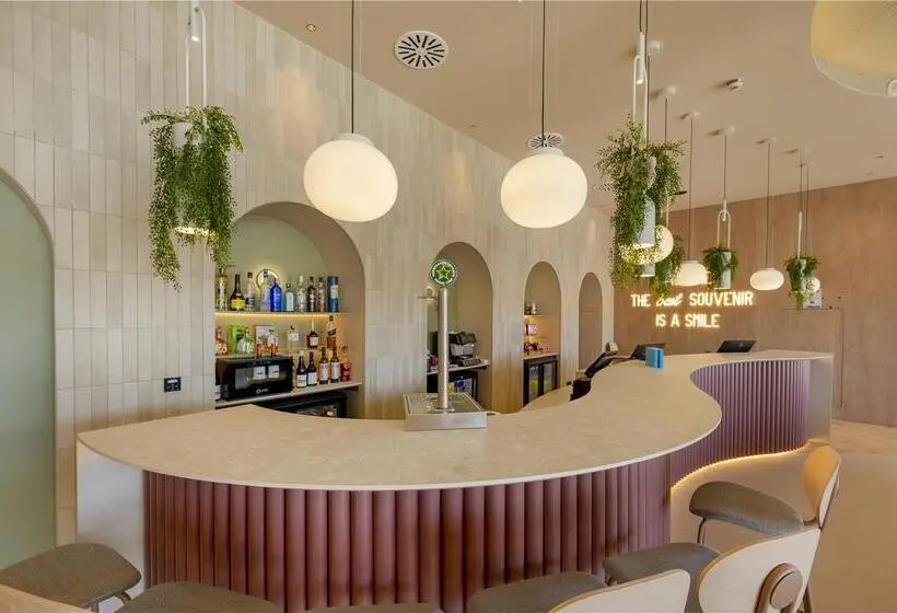 Hotelli Hampton by Hilton Alicante Airport