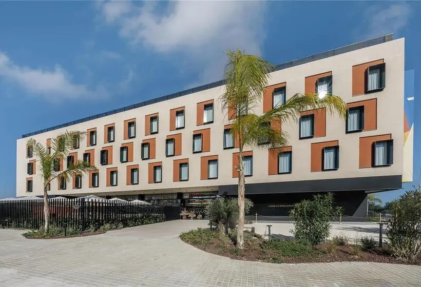 Hotelli Hampton by Hilton Alicante Airport