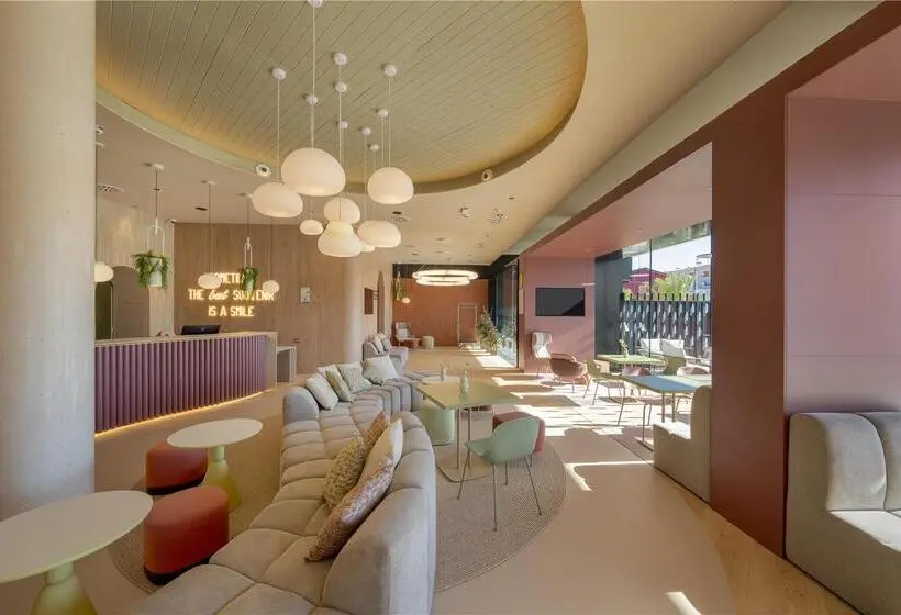 Hotelli Hampton by Hilton Alicante Airport