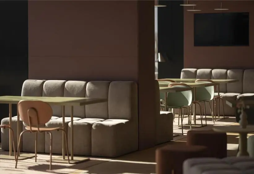 Hotelli Hampton by Hilton Alicante Airport