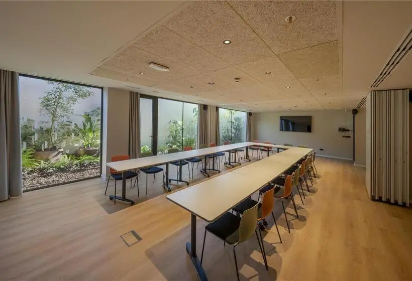 Hotelli Hampton by Hilton Alicante Airport