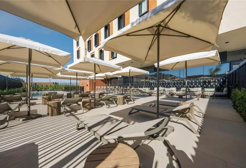 Hotelli Hampton by Hilton Alicante Airport