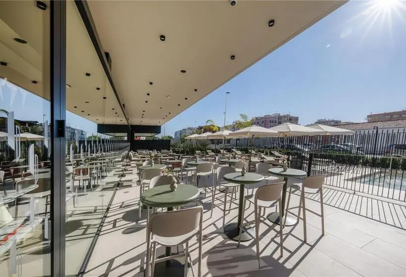 Hotelli Hampton by Hilton Alicante Airport
