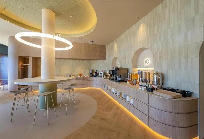 Hotelli Hampton by Hilton Alicante Airport