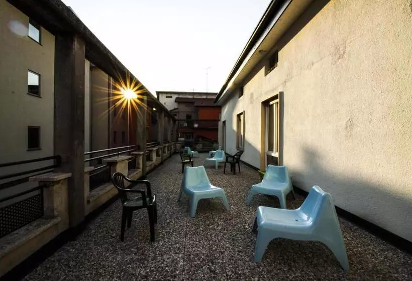 هتل Green Bed Bergamo Guest House & Residence