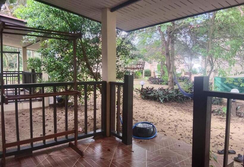 Отель Pranee Beach Bungalows