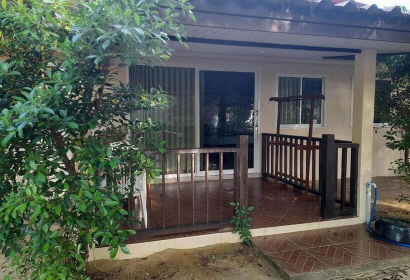 Отель Pranee Beach Bungalows