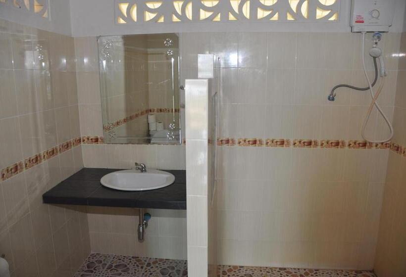 Отель Pranee Beach Bungalows