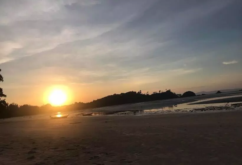 هتل Rasta House,,koh Phayam