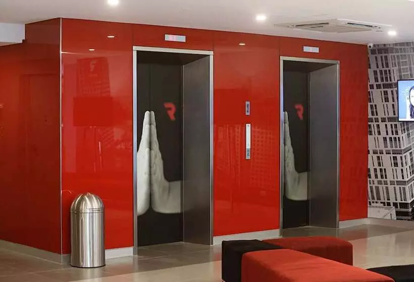 ホテル Red Planet Cubao Aurora Boulevard