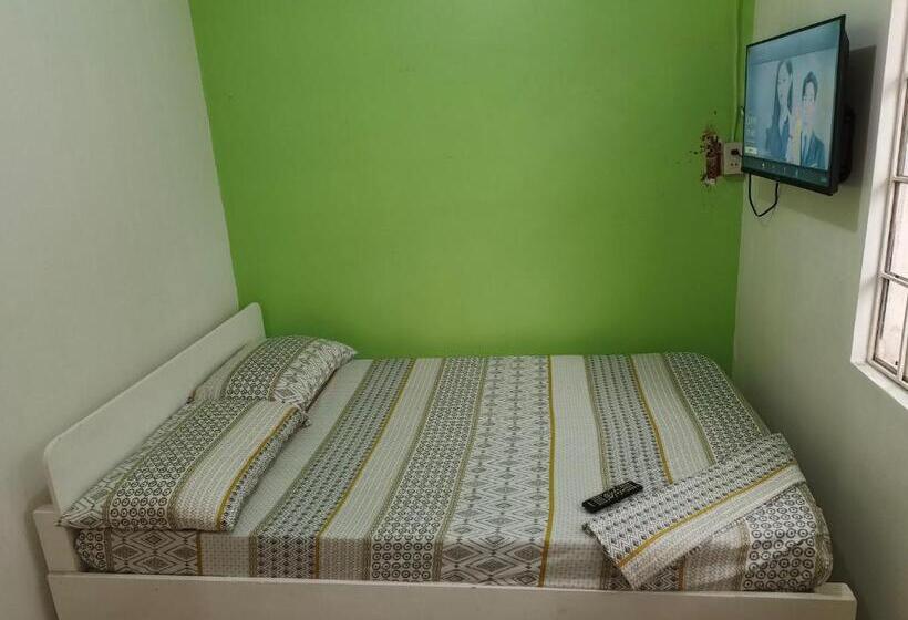 בית מלון כפרי Luna Netflix Chill Jomckayl Apartelle