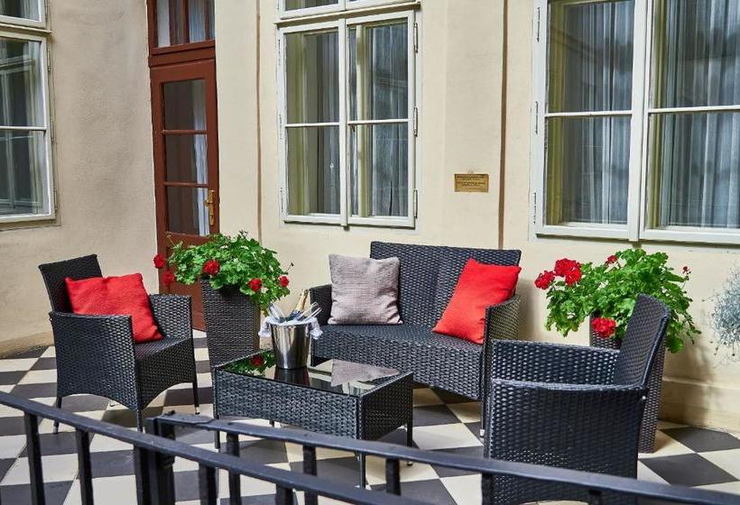 Fotos del hotel Three Golden Crowns Apartments:  3