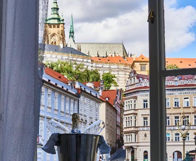 Fotos del hotel Three Golden Crowns Apartments:  7