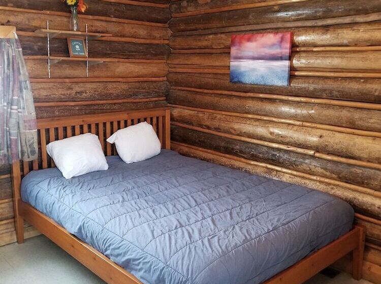 Отель Christina Lake Lodge