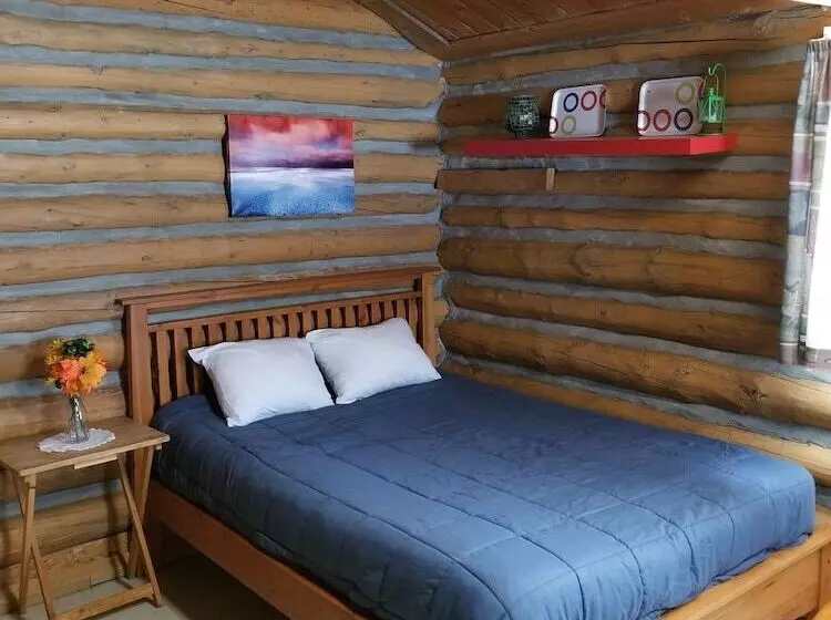 ホテル Christina Lake Lodge