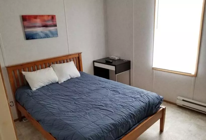 ホテル Christina Lake Lodge