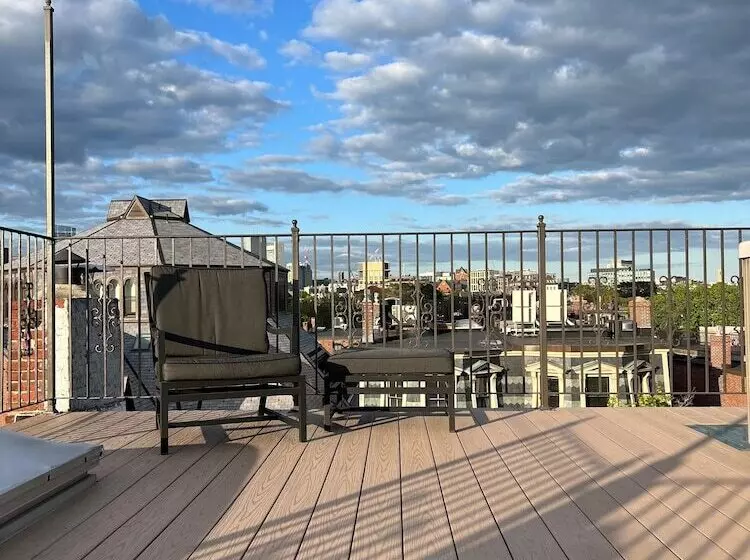 ホテル Clarendon Square