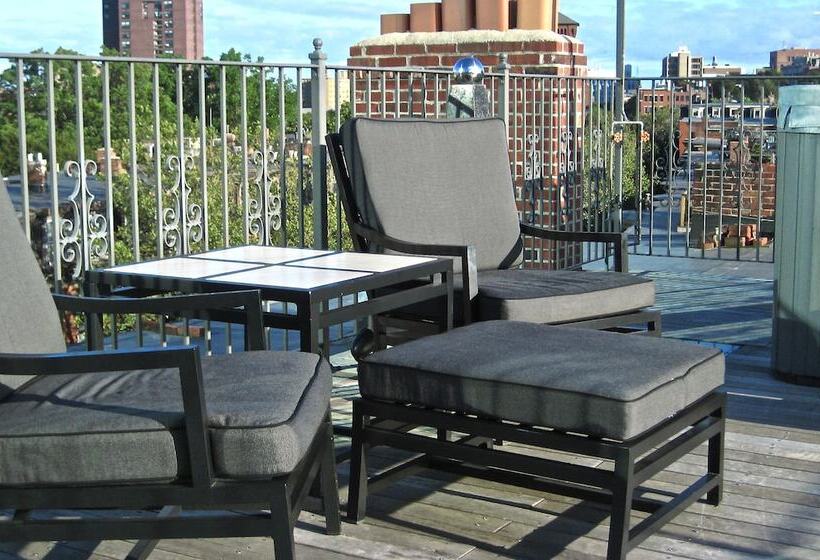 Отель Clarendon Square