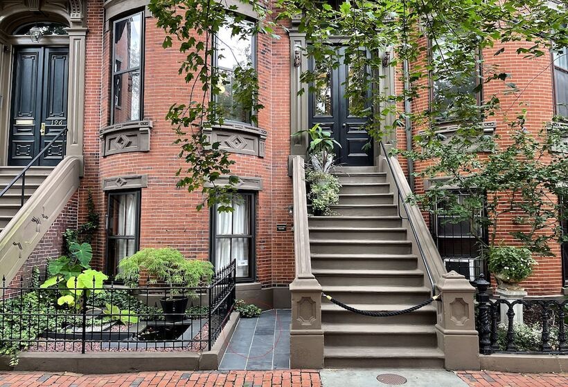 Отель Clarendon Square