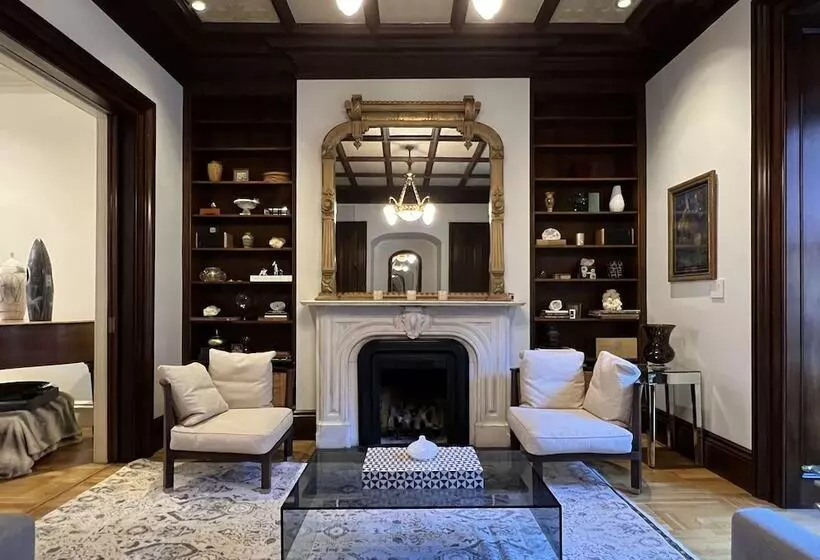 ホテル Clarendon Square