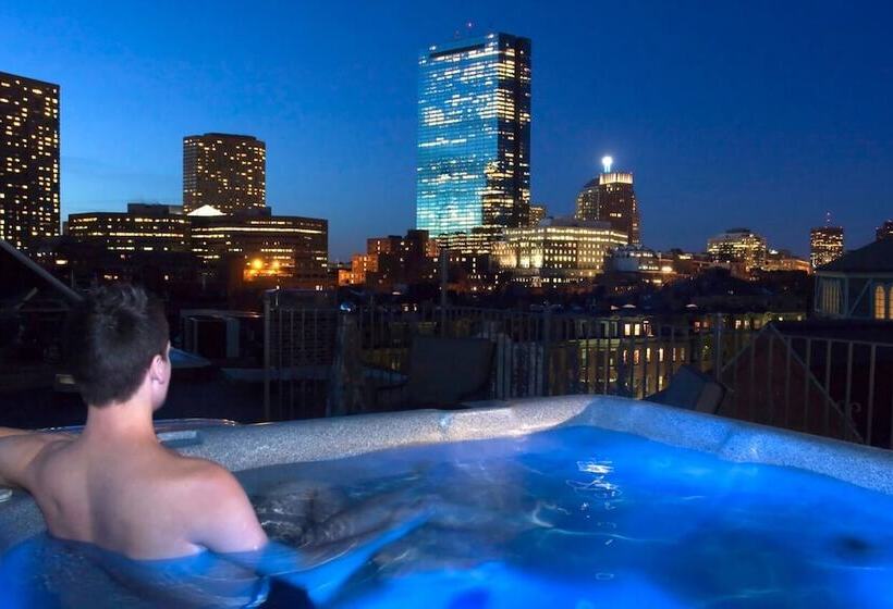 Отель Clarendon Square