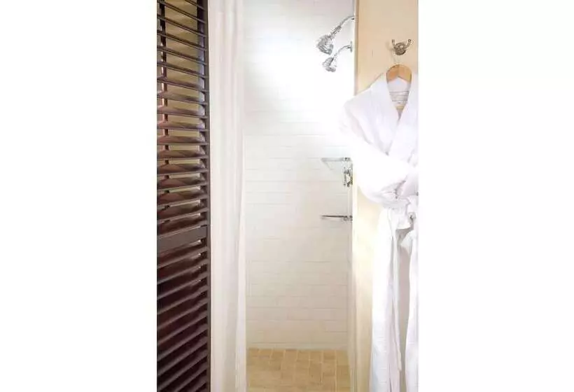 ホテル Clarendon Square