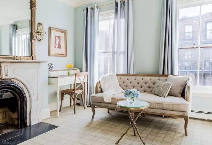 ホテル Clarendon Square