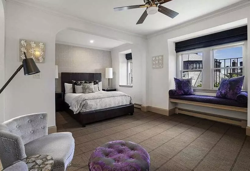 ホテル Clarendon Square