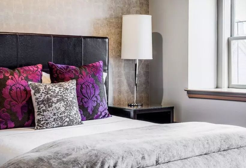 ホテル Clarendon Square