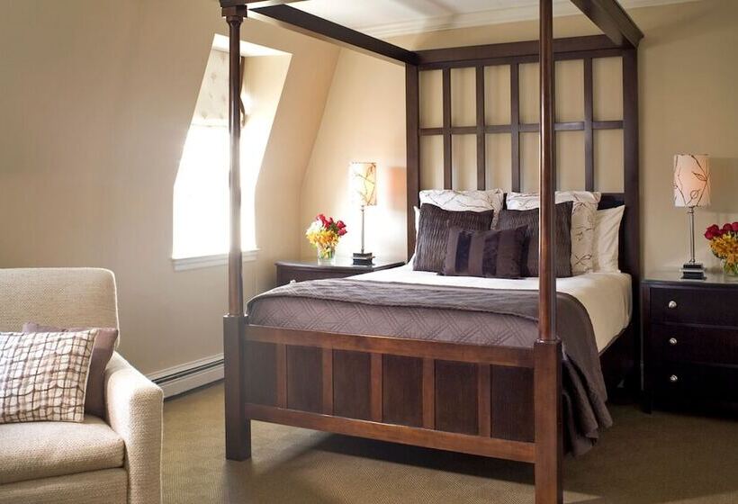 Отель Clarendon Square