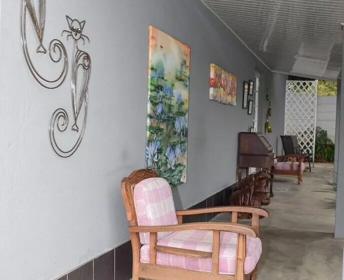 هتل Gordon's On 125 First Street