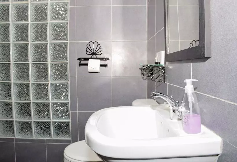 هتل Gordon's On 125 First Street