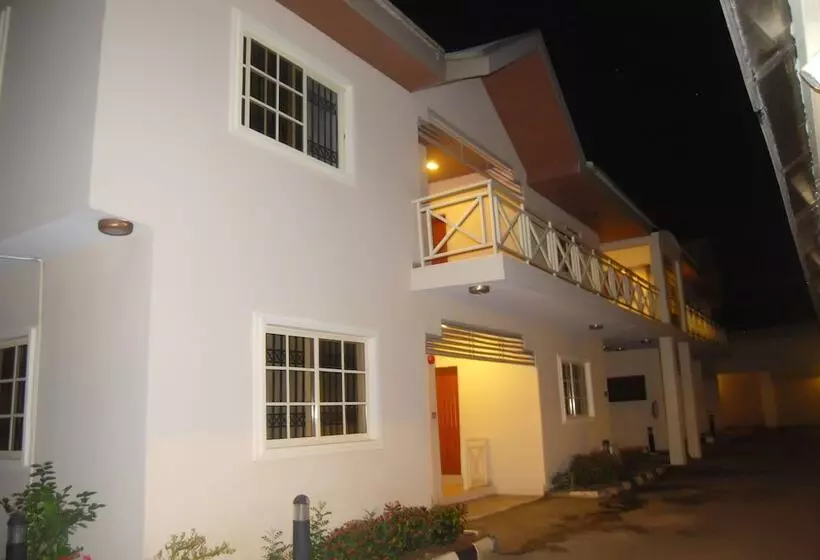 هتل Grand Inn & Suites