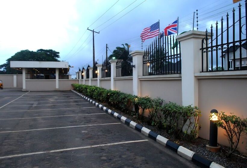 هتل Grand Inn & Suites