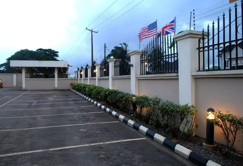 هتل Grand Inn & Suites