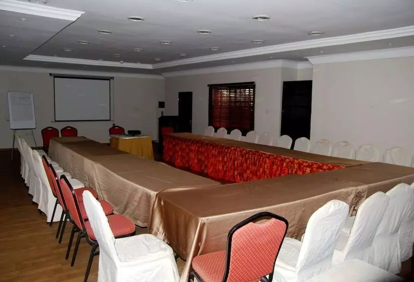 هتل Grand Inn & Suites