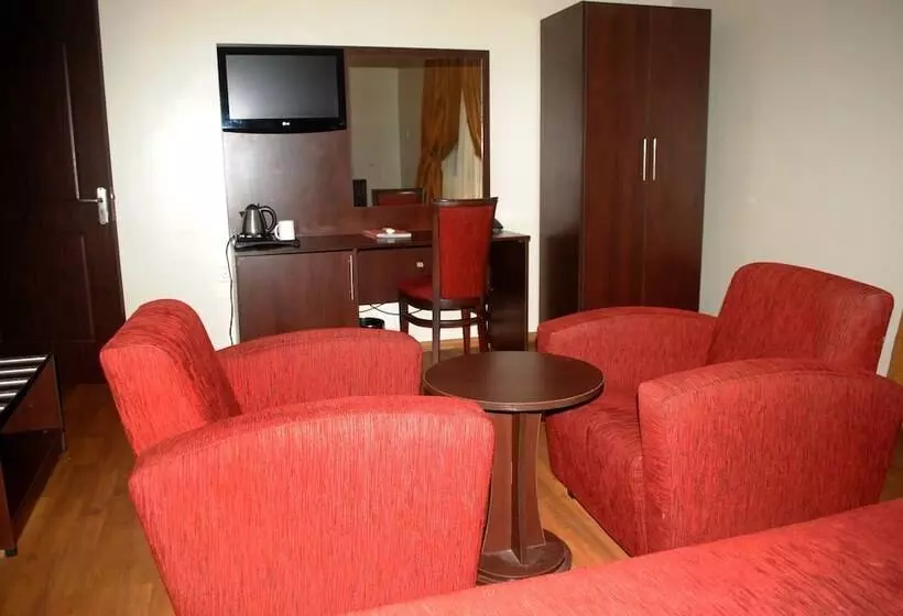 هتل Grand Inn & Suites