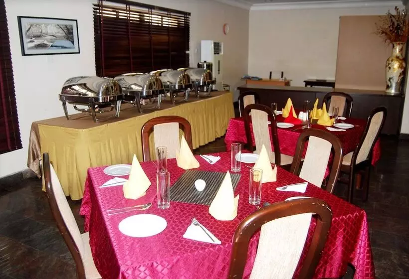 هتل Grand Inn & Suites