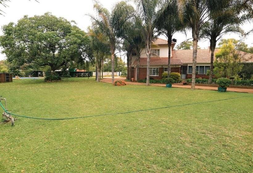 هتل Hillside Manor