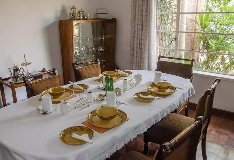 هتل Hillside Manor